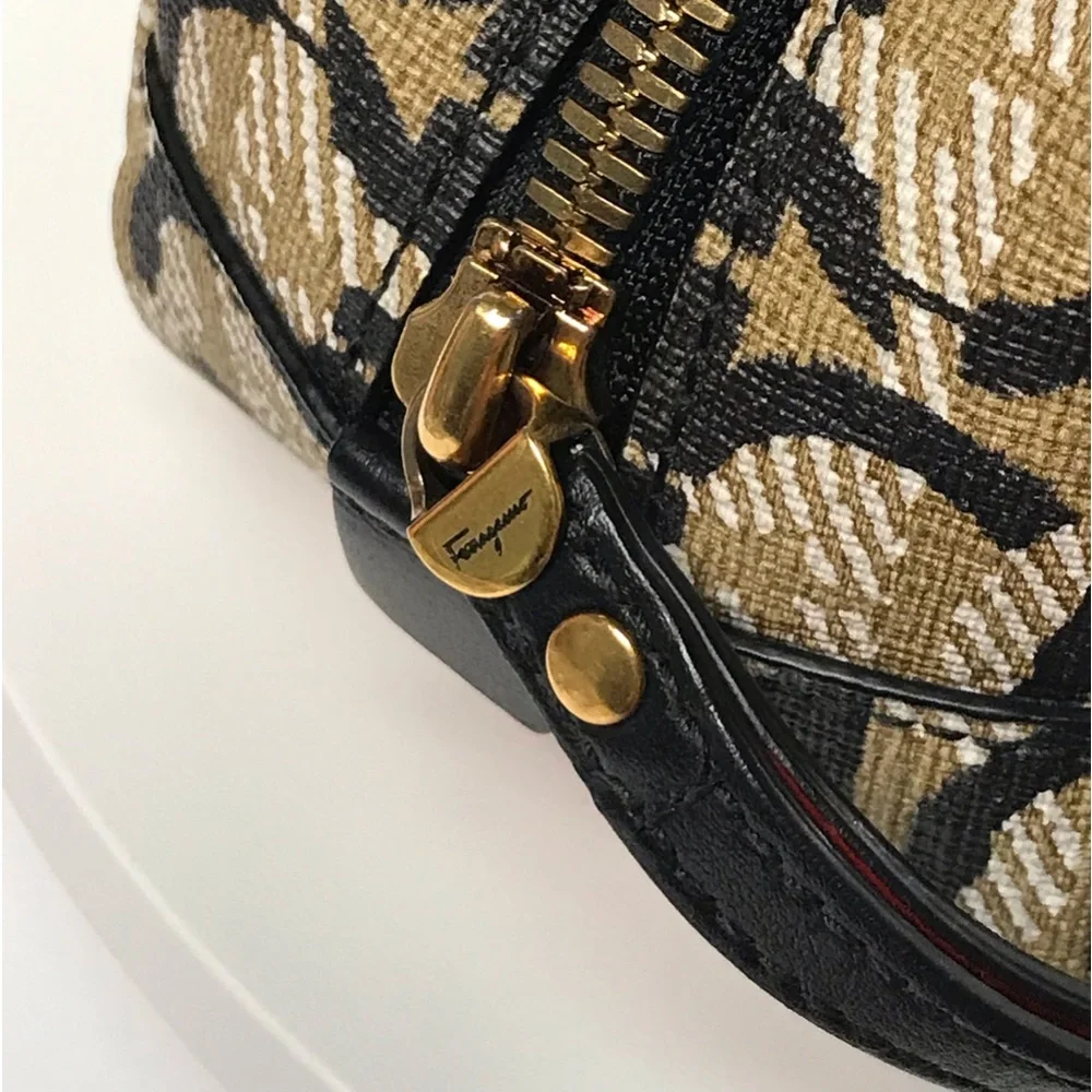 Salvatore Ferragamo Gancini Cosmetic Bag 😍🔥